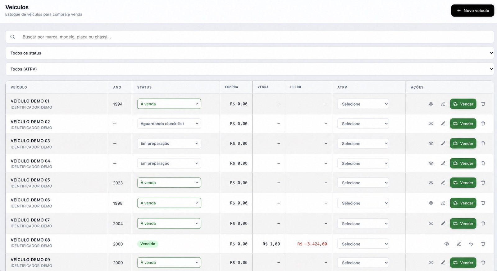 Listagem demonstrativa de veículos com busca, filtros e status