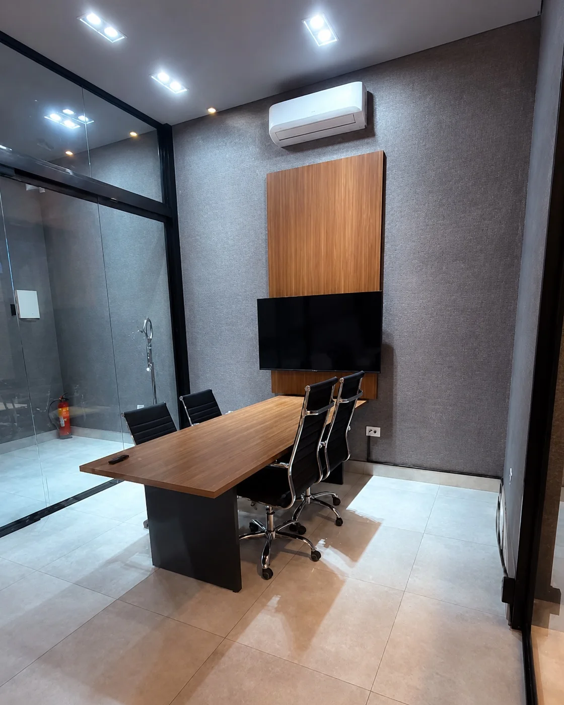 Sala de reunião da LTA Agência em Santa Bárbara d’Oeste